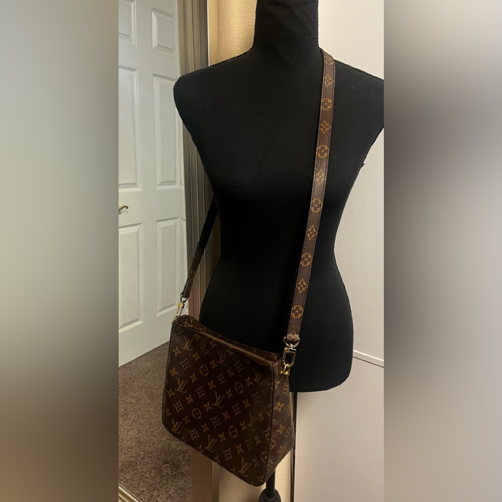 Louis Vuitton Classic Monogram Looping MM Crossbody Bag